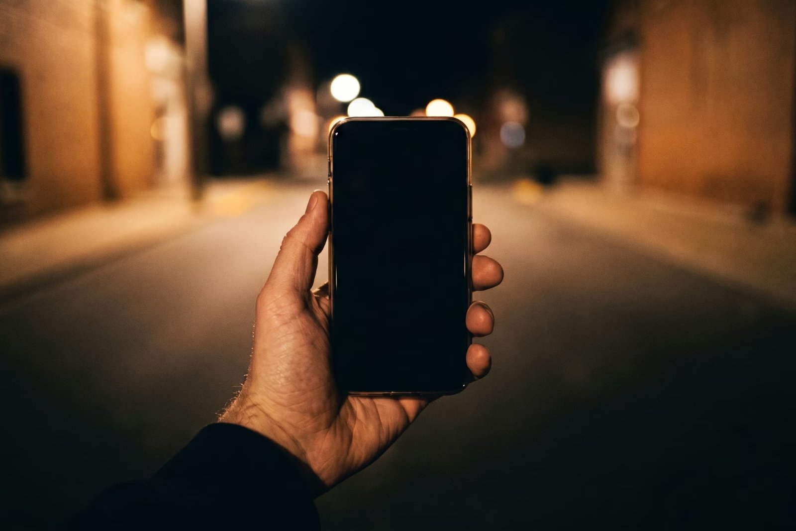 Tela do aplicativo OMRF em um celular, acesa no escuro.